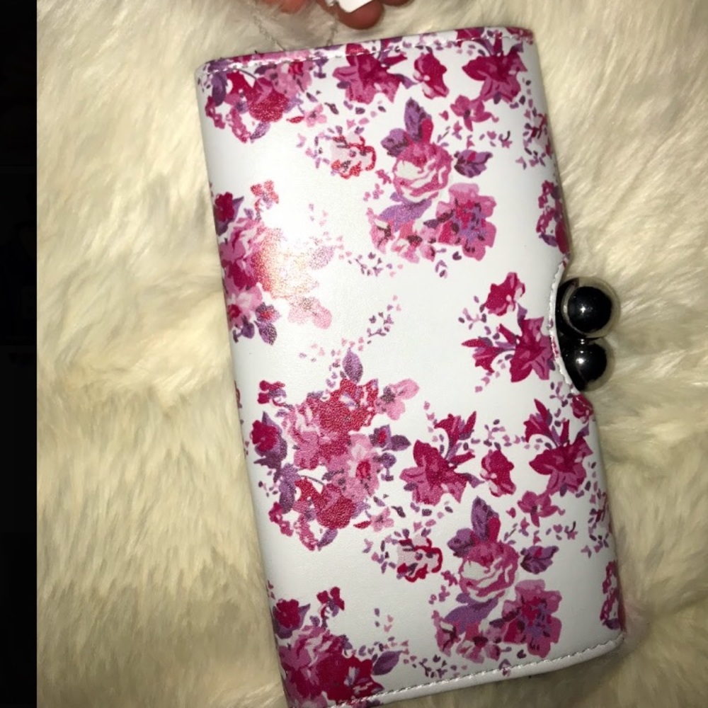 BRAND NEW WALLET